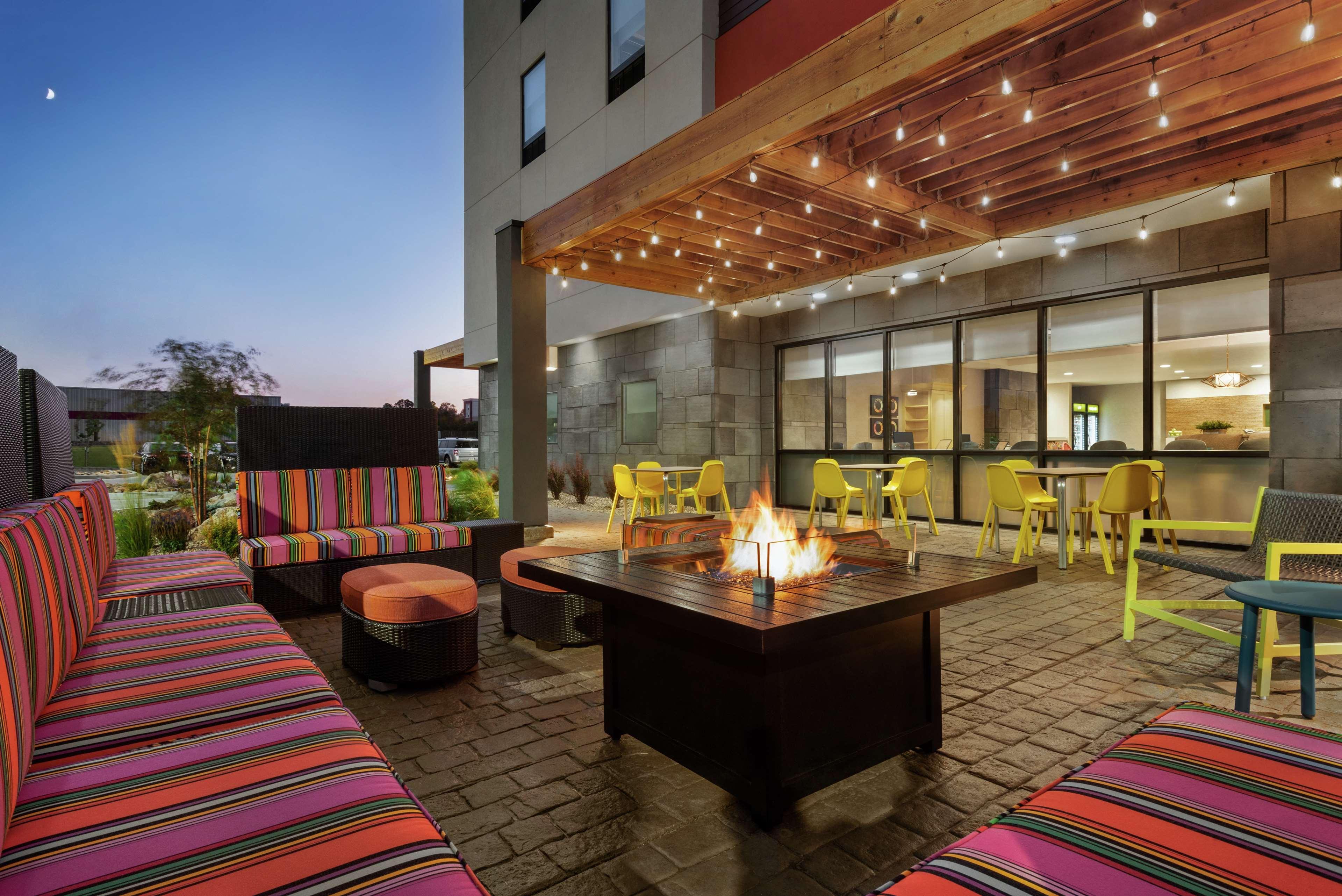 Home2 Suites By Hilton Bismarck Exterior photo