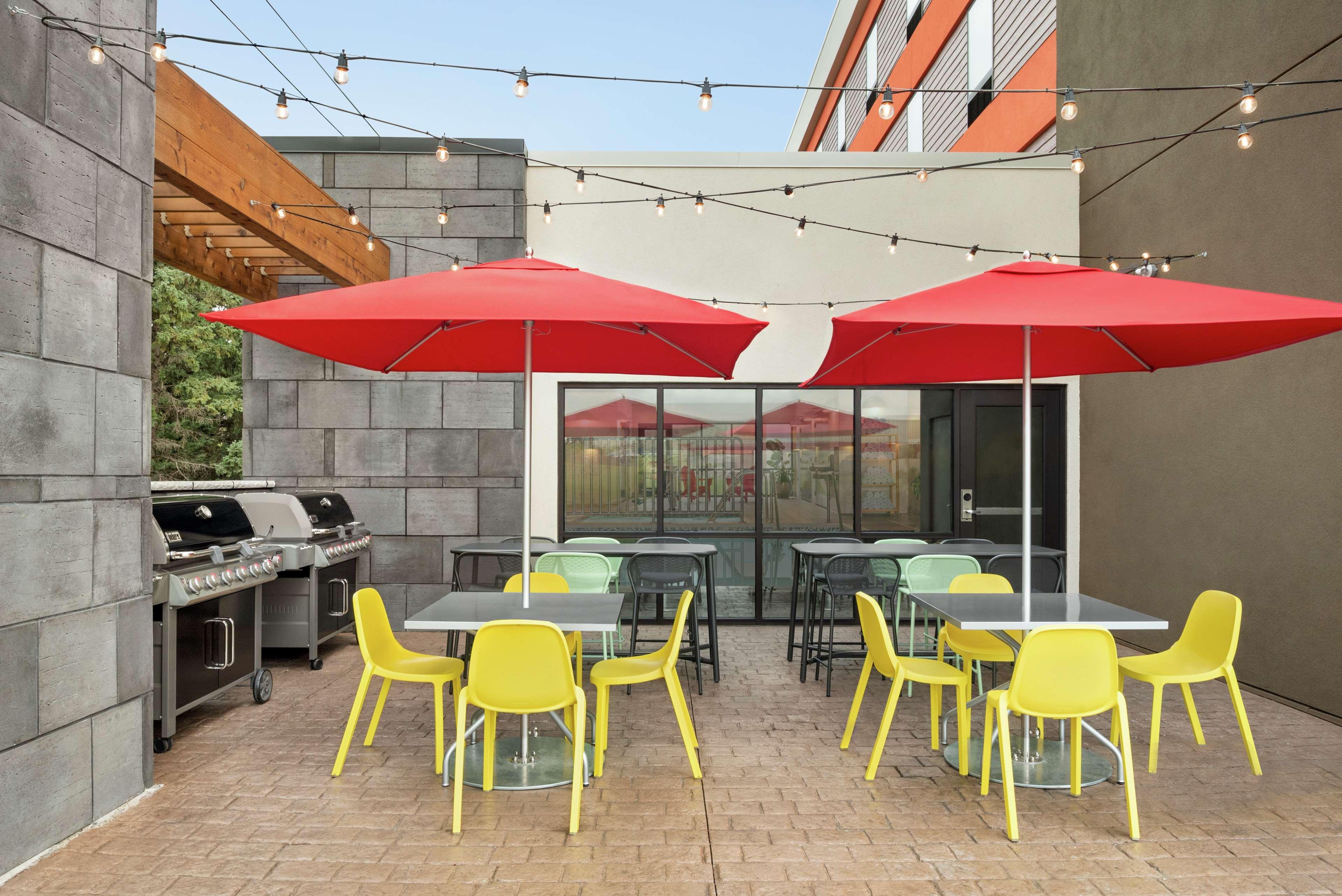 Home2 Suites By Hilton Bismarck Exterior photo