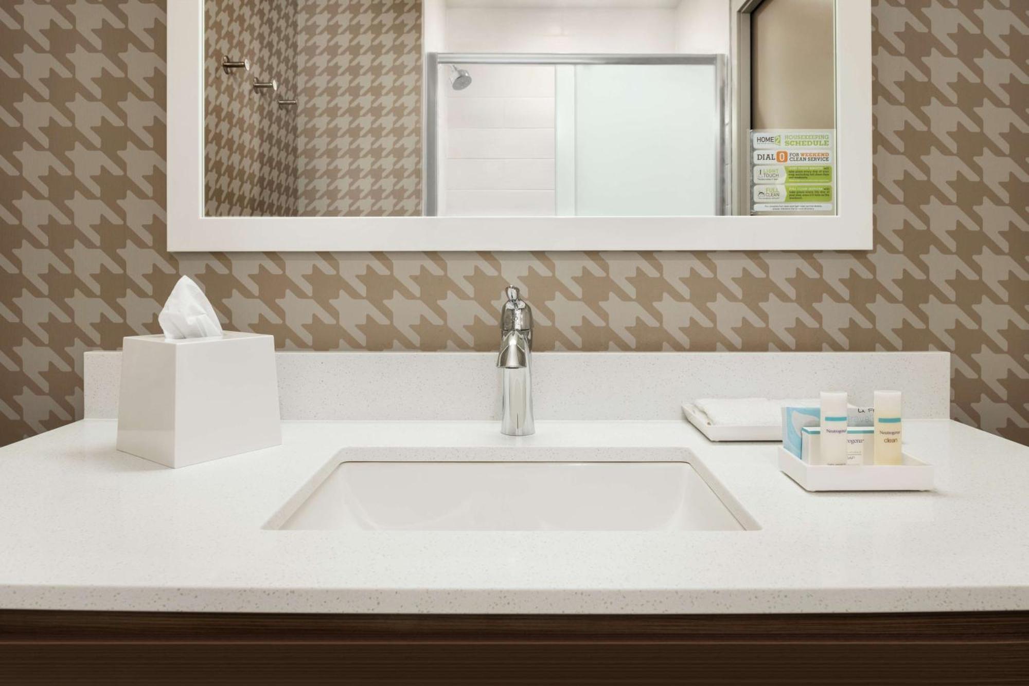 Home2 Suites By Hilton Bismarck Exterior photo