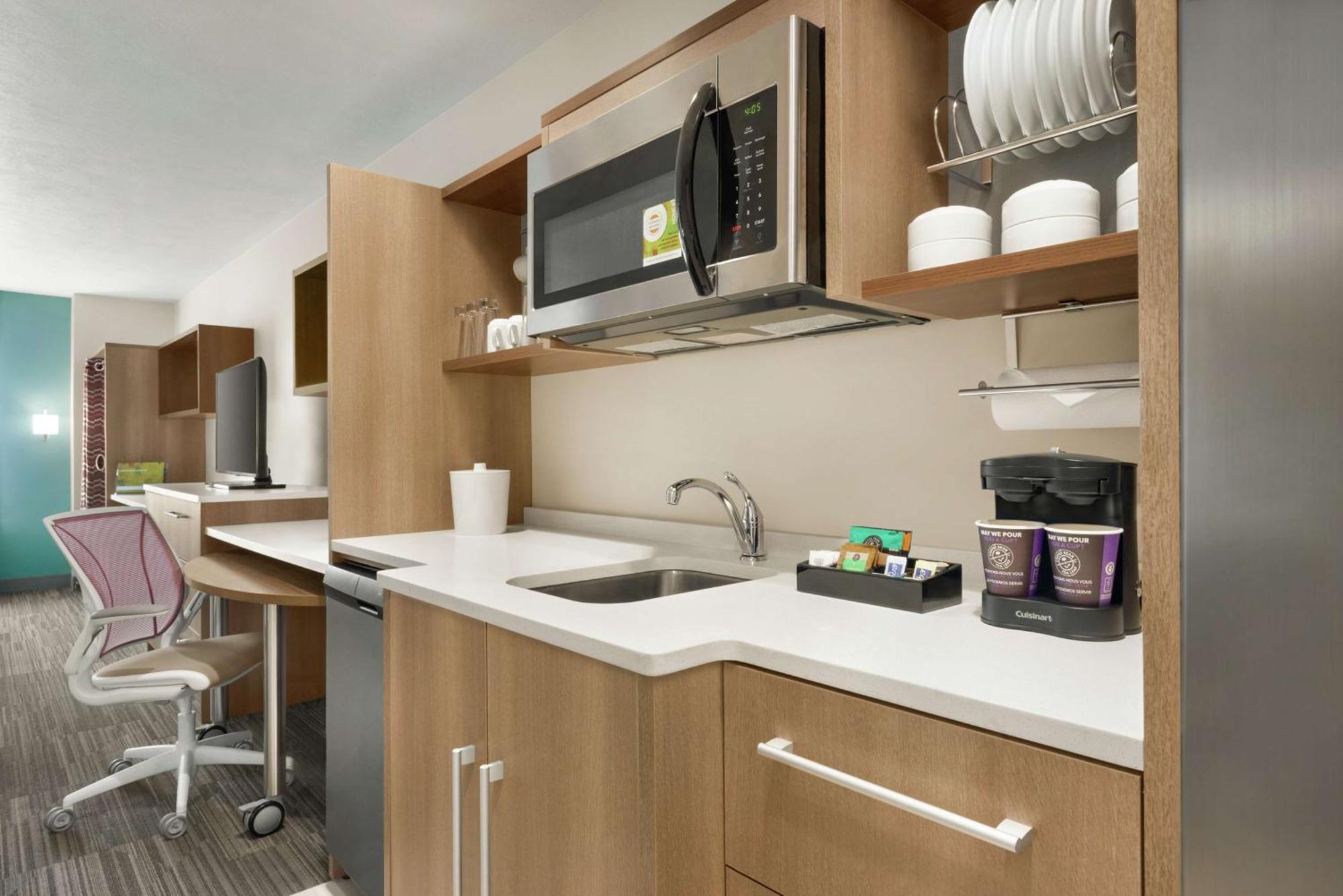 Home2 Suites By Hilton Bismarck Exterior photo